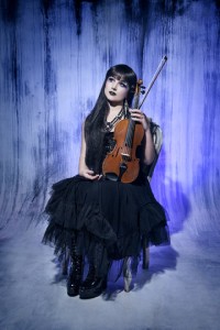 Elodie Adams with violin low res